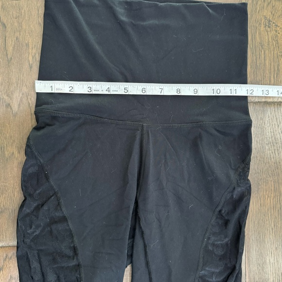 Titika Cropped Leggings - Picture 6 of 8